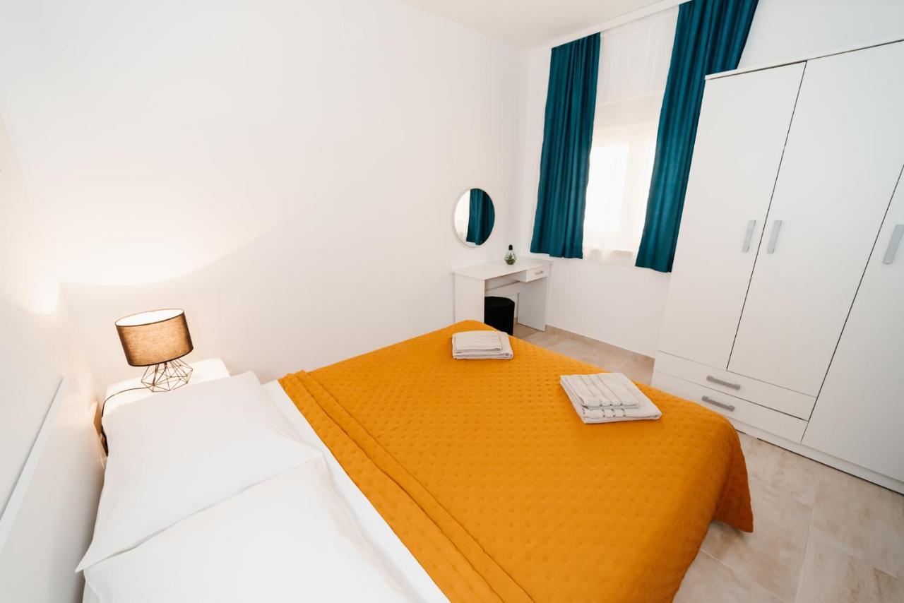 Apartmani Komarna Exterior photo